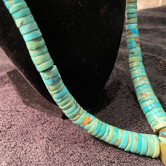 Vintage Turquoise Beaded Necklace
Length 13” top to bottom - Picture 7 of 9